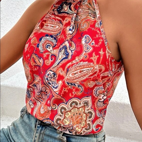 Cute halter top - Picture 2 of 4